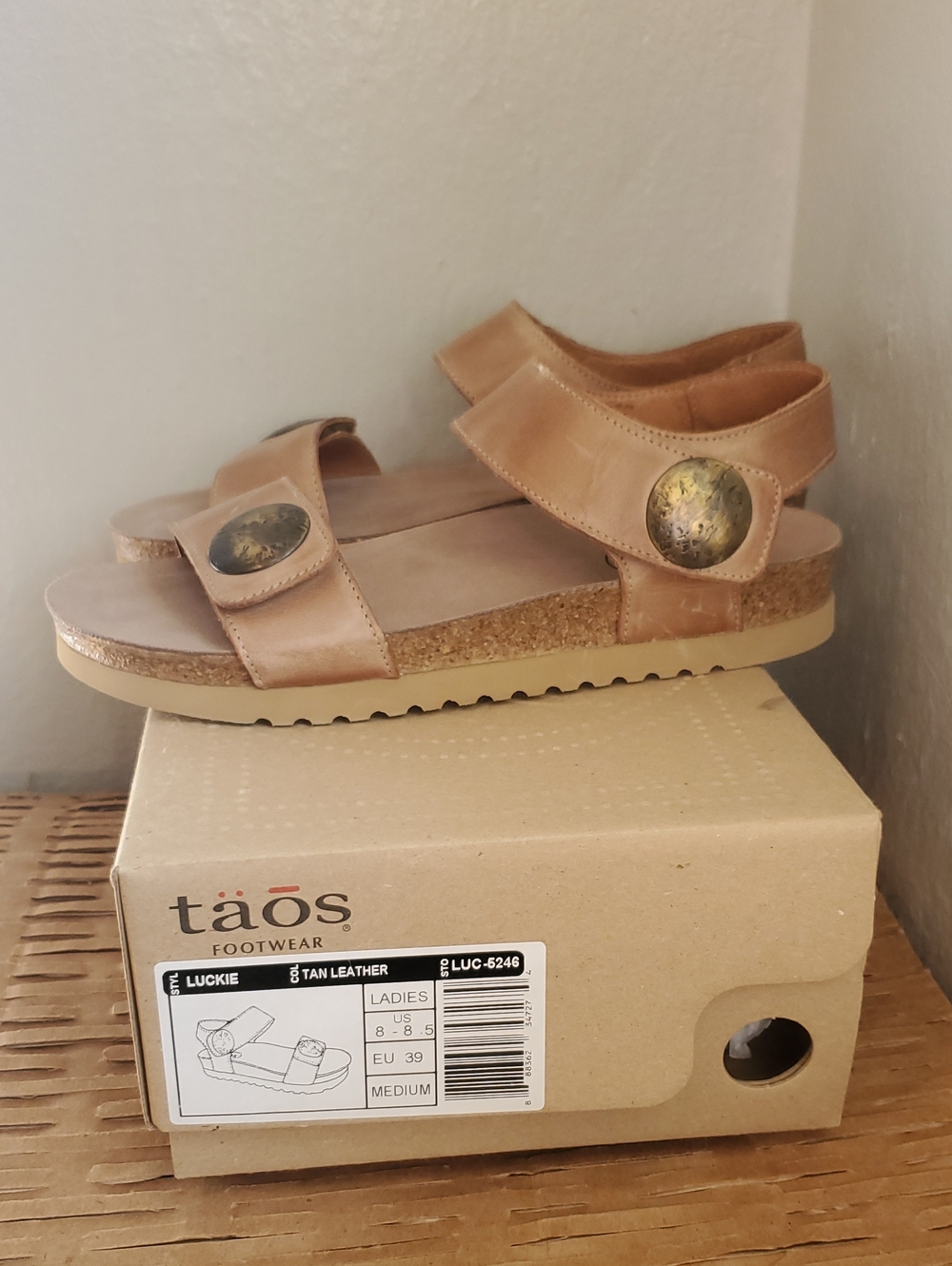 NWT! Taos Lucky Sandals Size 8-8.5